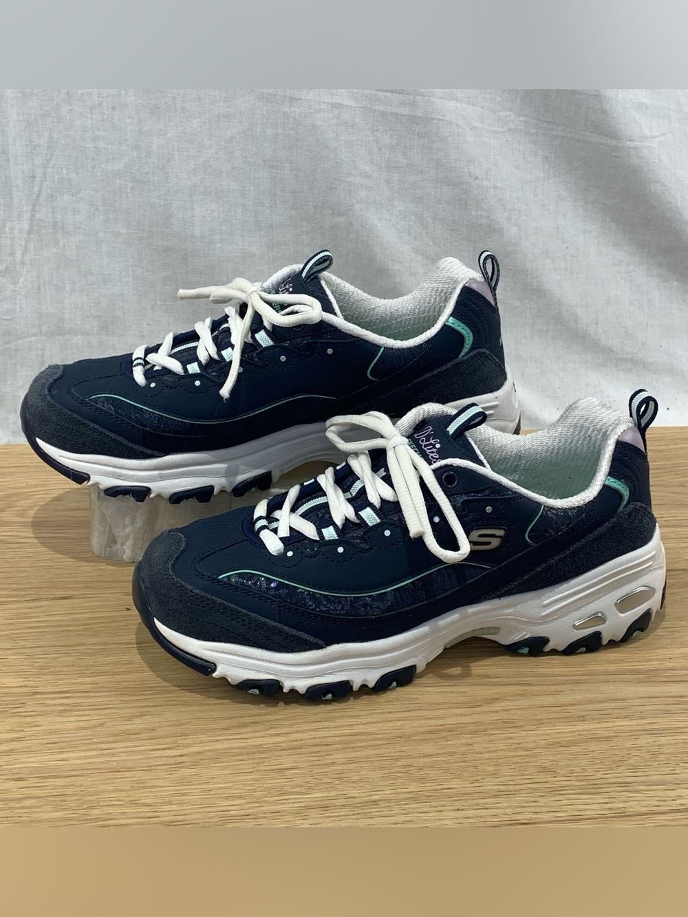 Skechers D'Lites Women’s Size 8 Navy Blue Athletic Shoes Great